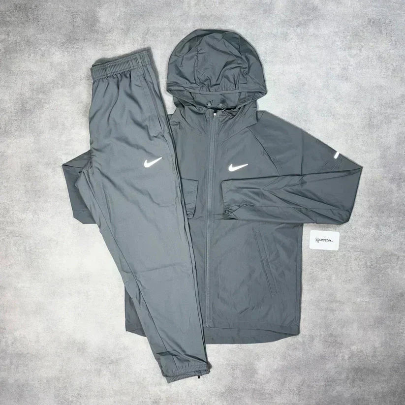 Conjunto de Treino NK Miler Tracksuit +BRINDE: 3 Pares Meia NK Cano Alto 🔥Black Friday🔥