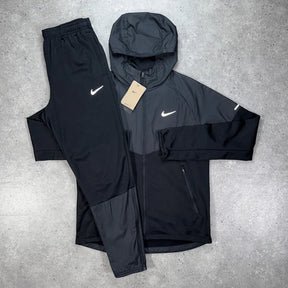 Conjunto de Treino NK Miler Tracksuit +BRINDE: 3 Pares Meia NK Cano Alto 🔥Black Friday🔥
